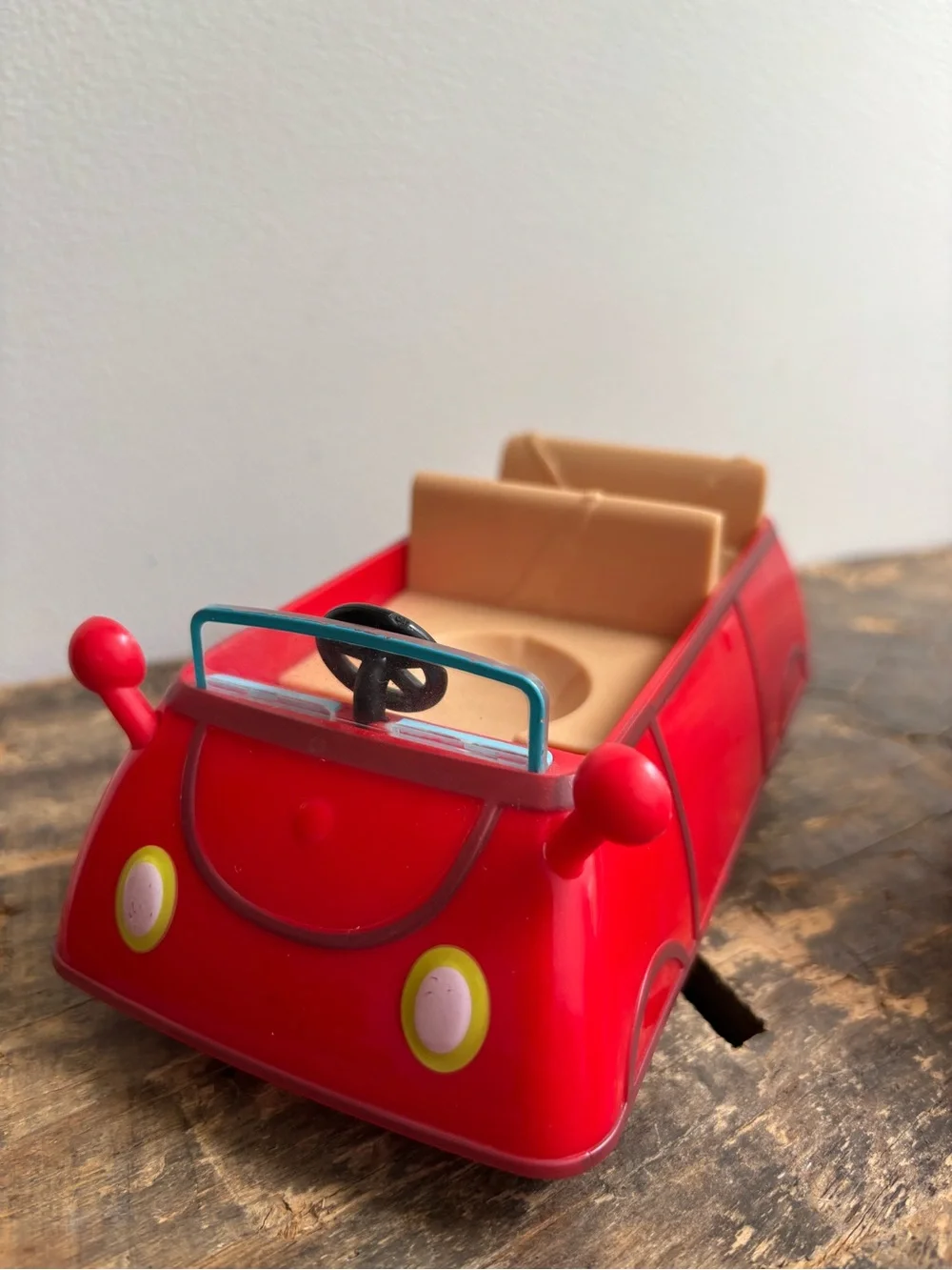 Peppa Pig Grand Dad Dogs Reacue Tow Truck and red car. Jazwares UK 2003